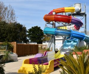 Toboggans aquatiques camping le Puits Rochais